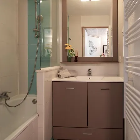 Lägenhet C1 Clemenceau Pool Balcony Bath Ac 2mins Walk To