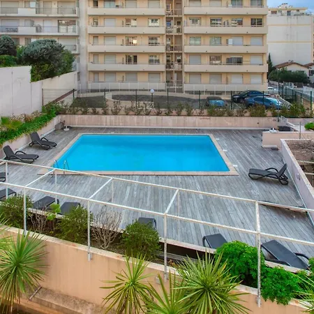 C1 Clemenceau Pool Balcony Bath Ac 2mins Walk To *