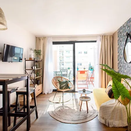 Lägenhet C1 Clemenceau Pool Balcony Bath Ac 2mins Walk To