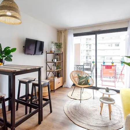 Lägenhet C1 Clemenceau Pool Balcony Bath Ac 2mins Walk To *