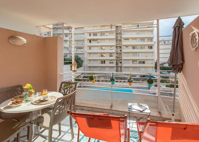 C1 Clemenceau Pool Balcony Bath Ac 2mins Walk To شقة *