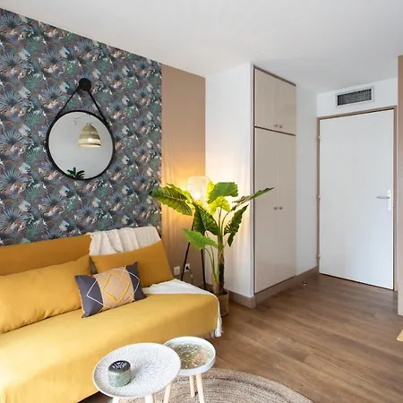 C1 Clemenceau Pool Balcony Bath Ac 2mins Walk To