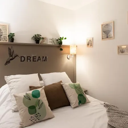 Apartamento C1 Clemenceau Pool Balcony Bath Ac 2mins Walk To *