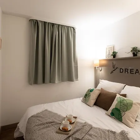 C1 Clemenceau Pool Balcony Bath Ac 2mins Walk To