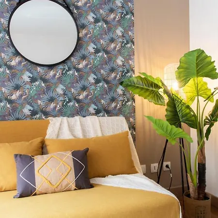 Apartamento C1 Clemenceau Pool Balcony Bath Ac 2mins Walk To