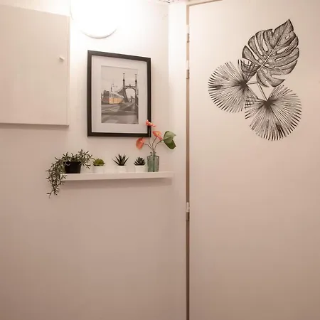 C1 Clemenceau Pool Balcony Bath Ac 2mins Walk To *